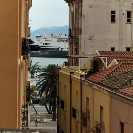 Rosa'S Apartment With Terrace Cagliari Buitenkant foto