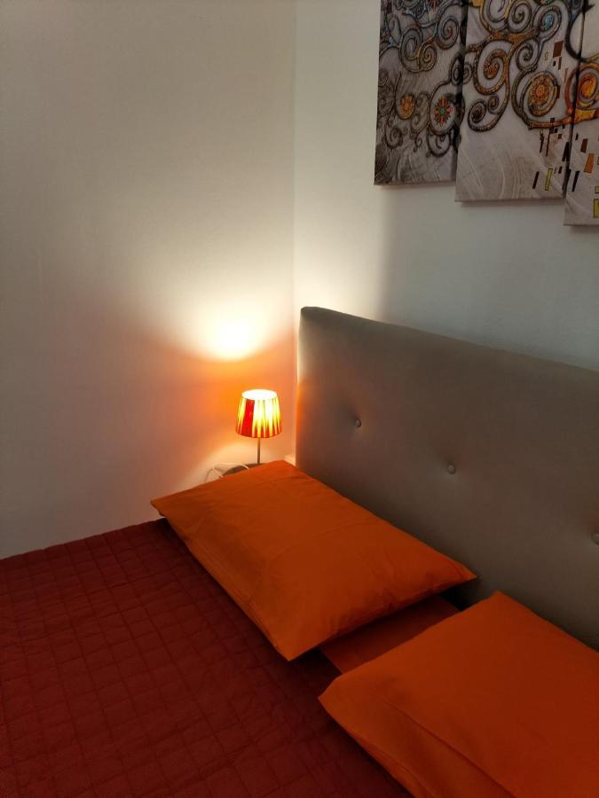 Rosa's With Terrace Apartment *
